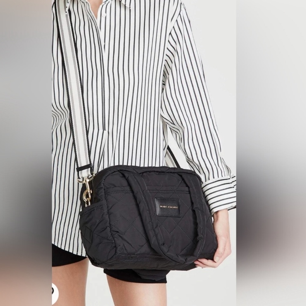 Marc Jacobs Black Tote Bag Modern Design